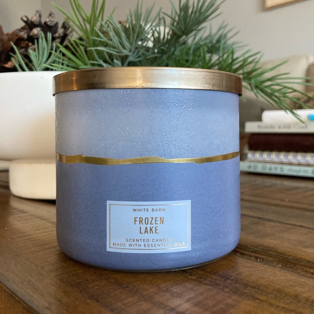 BBW White Barn | Frozen Lake 3-Wick Candle